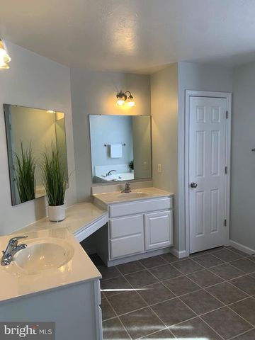 1238 KNOLL DR, York, PA 17408