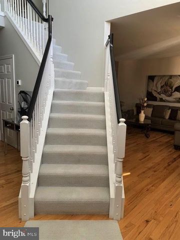 1238 KNOLL DR, York, PA 17408