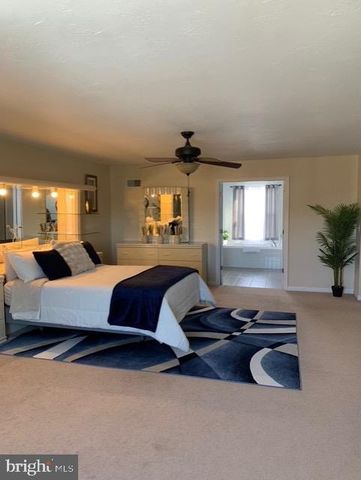 1238 KNOLL DR, York, PA 17408