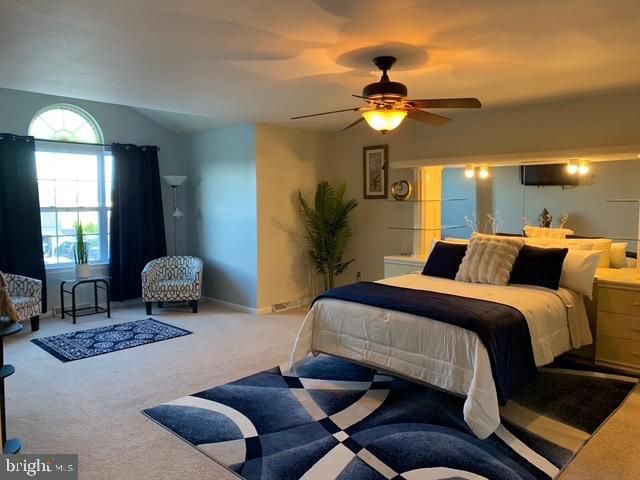 1238 KNOLL DR, York, PA 17408