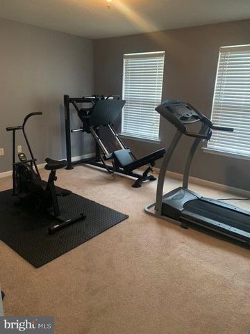 1238 KNOLL DR, York, PA 17408