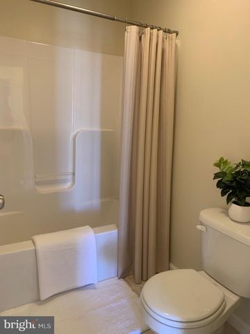 1238 KNOLL DR, York, PA 17408