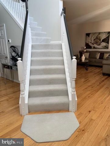 1238 KNOLL DR, York, PA 17408