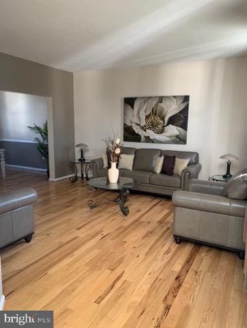 1238 KNOLL DR, York, PA 17408