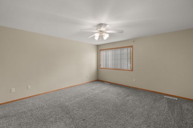 3799 Village Run Drive 511, Des Moines, IA 50317