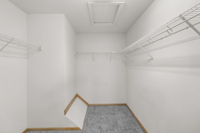 3799 Village Run Drive 511, Des Moines, IA 50317