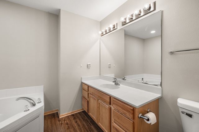 3799 Village Run Drive 511, Des Moines, IA 50317