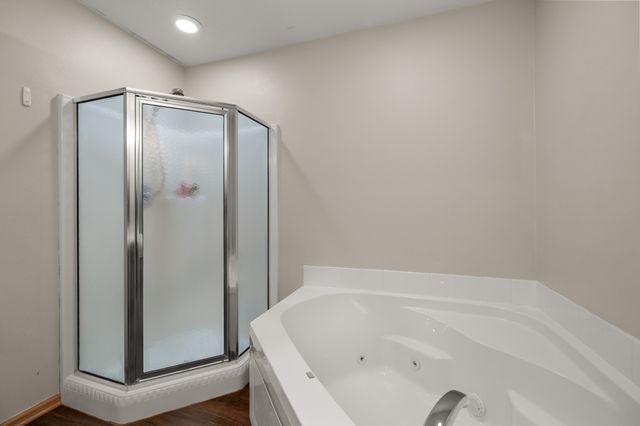 3799 Village Run Drive 511, Des Moines, IA 50317