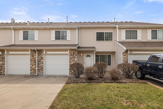 3799 Village Run Drive 511, Des Moines, IA 50317