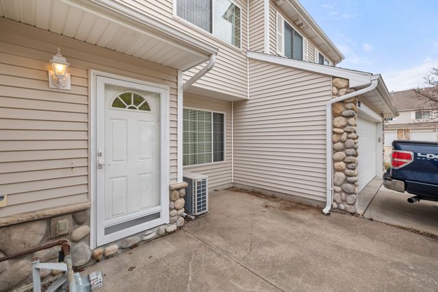 3799 Village Run Drive 511, Des Moines, IA 50317