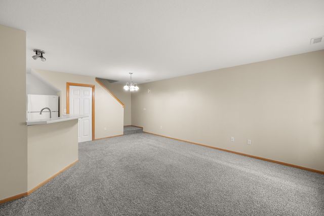 3799 Village Run Drive 511, Des Moines, IA 50317