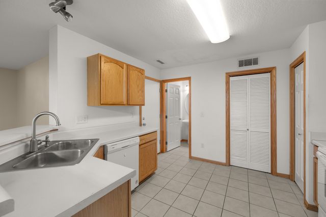 3799 Village Run Drive 511, Des Moines, IA 50317