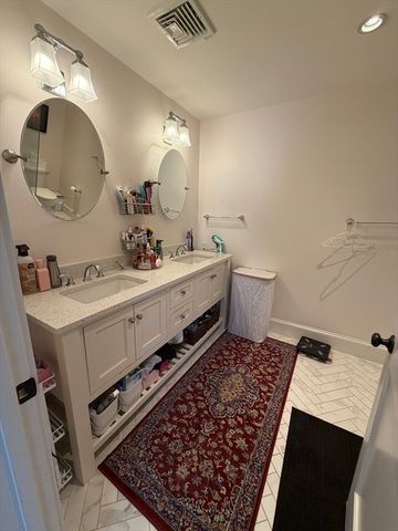 17 Cardinal St 17, Winchester, MA 01890