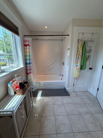 17 Cardinal St 17, Winchester, MA 01890