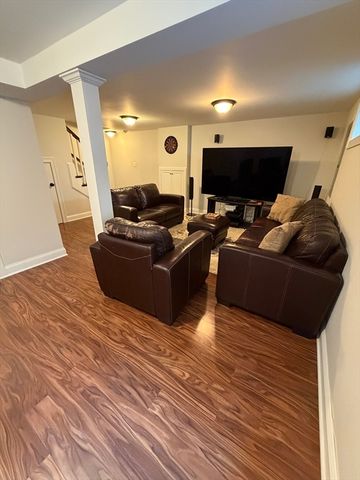 17 Cardinal St 17, Winchester, MA 01890