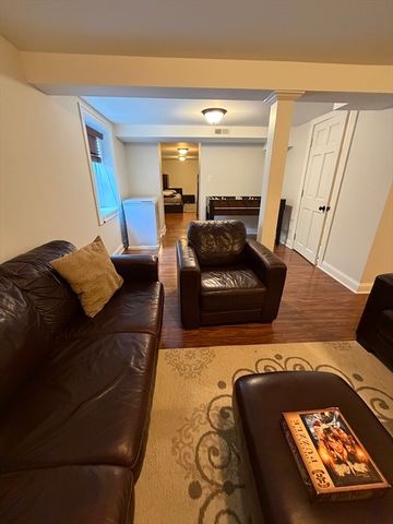 17 Cardinal St 17, Winchester, MA 01890