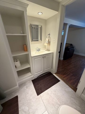 17 Cardinal St 17, Winchester, MA 01890