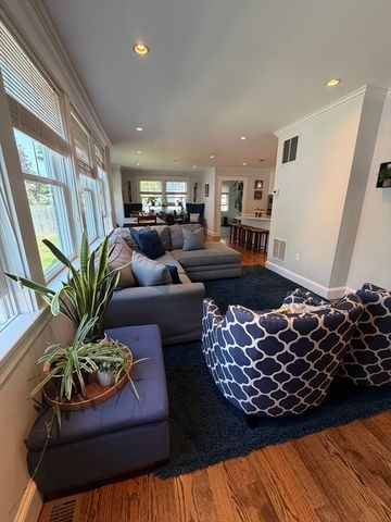 17 Cardinal St 17, Winchester, MA 01890