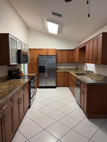 6113 Greenspointe Drive 10, Boynton Beach, FL 33437