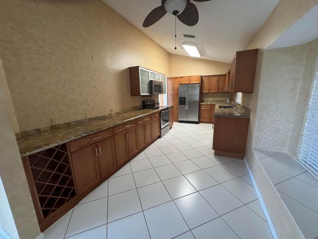 6113 Greenspointe Drive 10, Boynton Beach, FL 33437