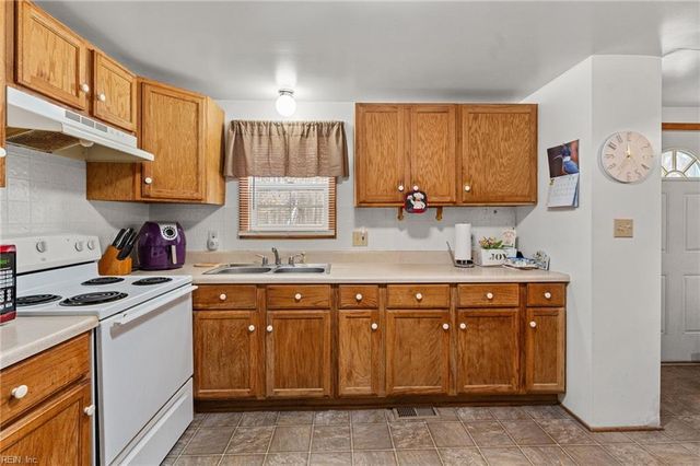 301 Osprey RD, Cardinal, VA 23025