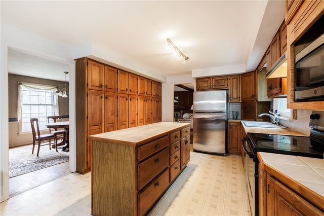 92 Hillary Lane, Penfield, NY 14526
