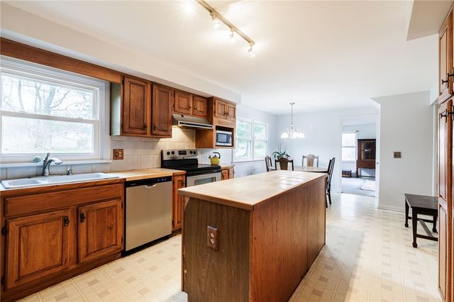 92 Hillary Lane, Penfield, NY 14526