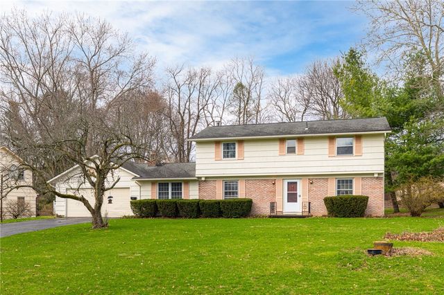 92 Hillary Lane, Penfield, NY 14526