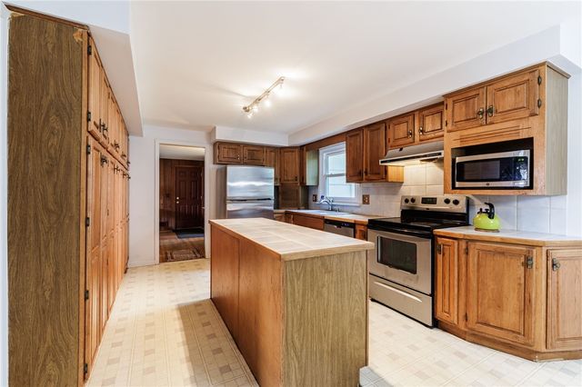 92 Hillary Lane, Penfield, NY 14526