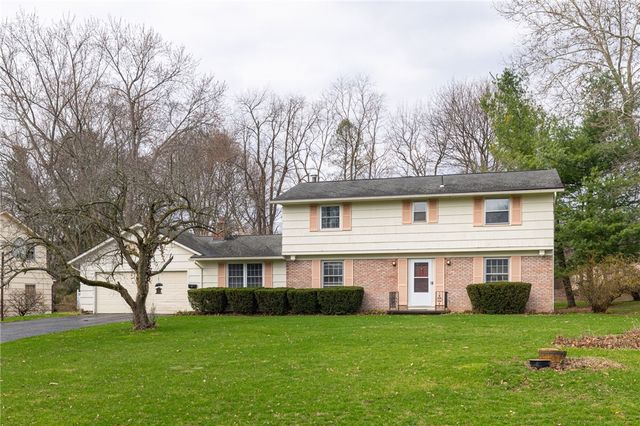 92 Hillary Lane, Penfield, NY 14526