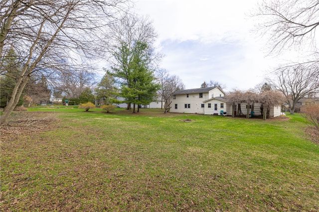 92 Hillary Lane, Penfield, NY 14526