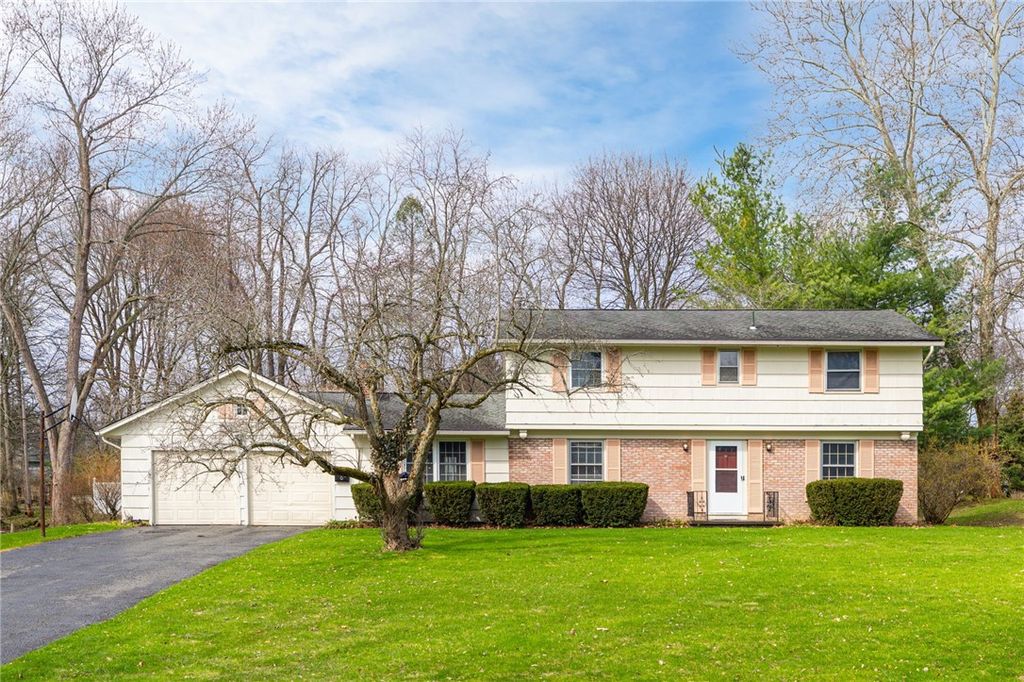 92 Hillary Lane, Penfield, NY 14526