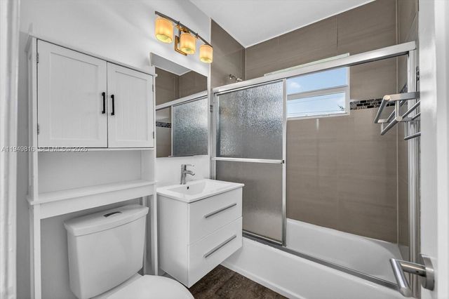 6735 SW 51st St, Miami, FL 33155