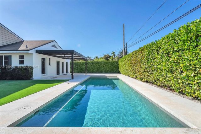 6735 SW 51st St, Miami, FL 33155