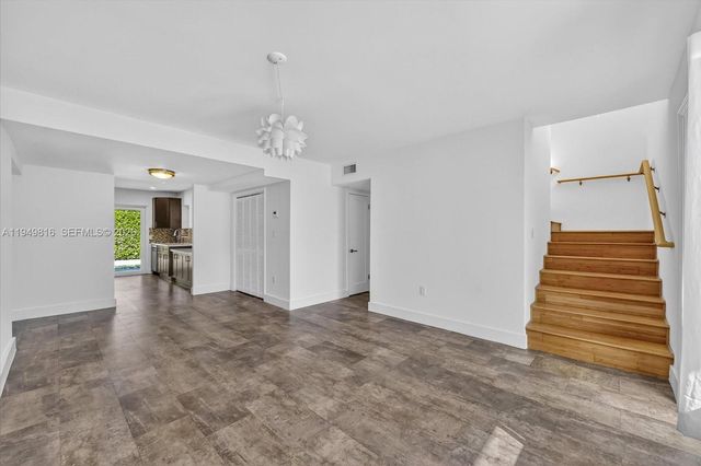 6735 SW 51st St, Miami, FL 33155