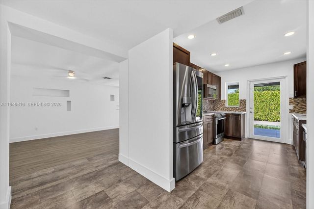 6735 SW 51st St, Miami, FL 33155