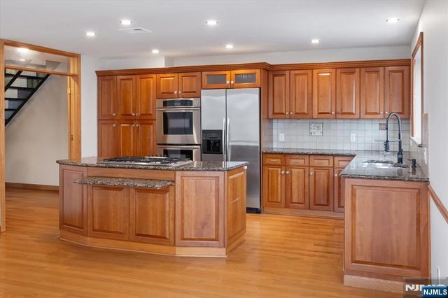 9B Cove Lane, North Bergen, NJ 07047