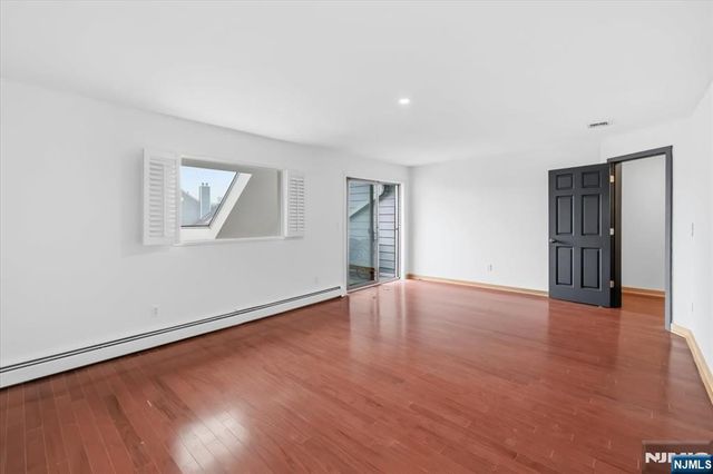 9B Cove Lane, North Bergen, NJ 07047