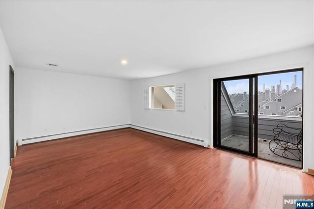 9B Cove Lane, North Bergen, NJ 07047