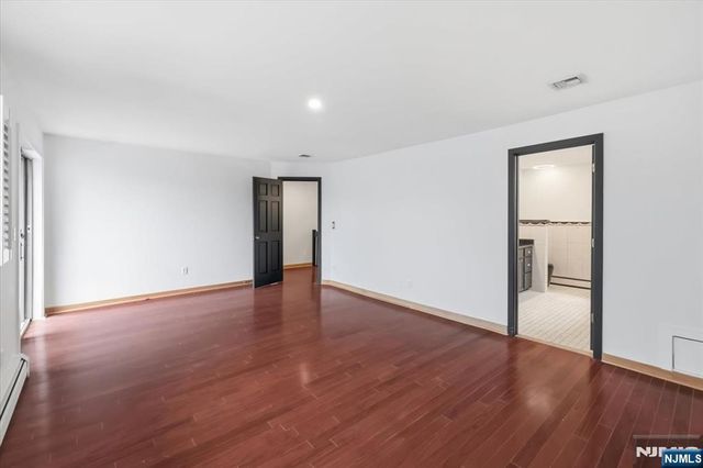 9B Cove Lane, North Bergen, NJ 07047