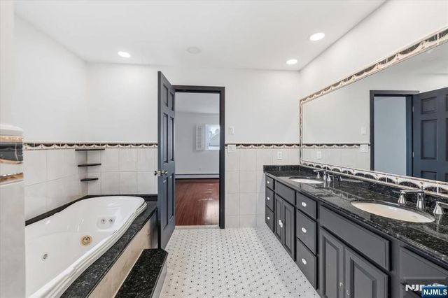 9B Cove Lane, North Bergen, NJ 07047