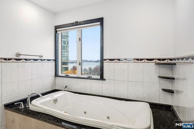 9B Cove Lane, North Bergen, NJ 07047