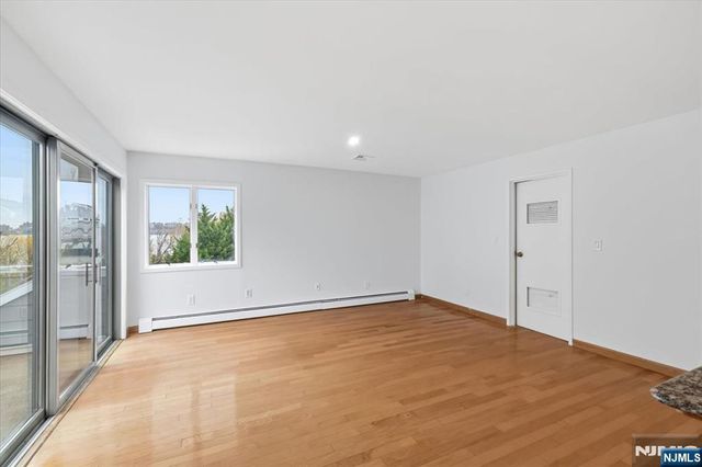 9B Cove Lane, North Bergen, NJ 07047