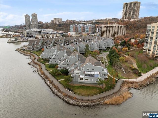 9B Cove Lane, North Bergen, NJ 07047