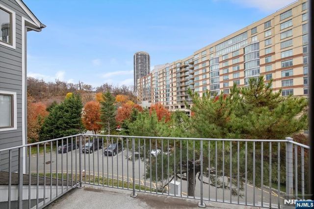 9B Cove Lane, North Bergen, NJ 07047