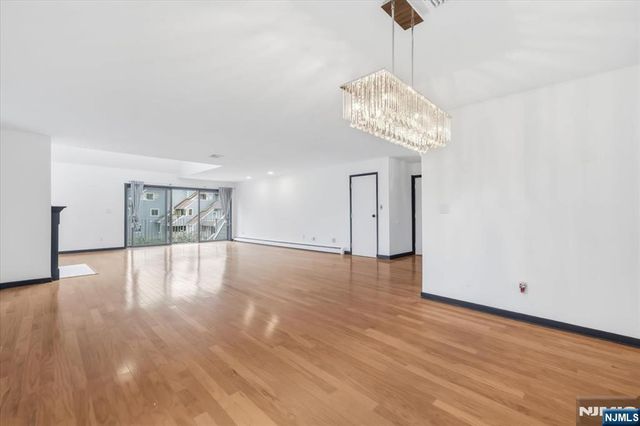 9B Cove Lane, North Bergen, NJ 07047