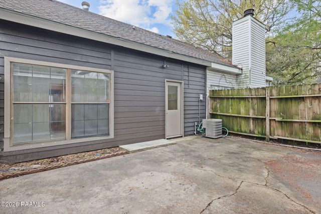 132 E Pamela Drive, Lafayette, LA 70506