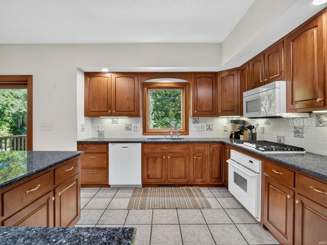 7730 Inverness Glens Drive, Fort Wayne, IN 46804