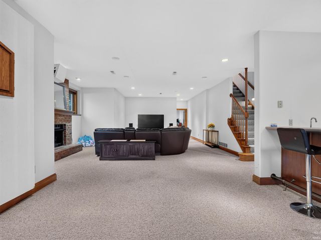 7730 Inverness Glens Drive, Fort Wayne, IN 46804