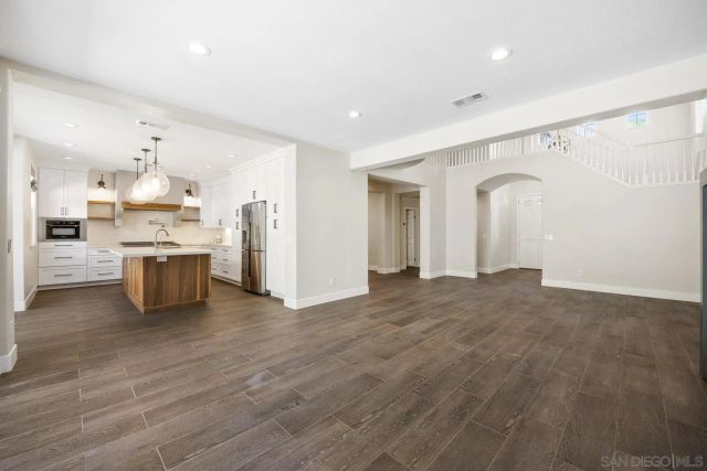 7352 Via Cresta, San Diego, CA 92129